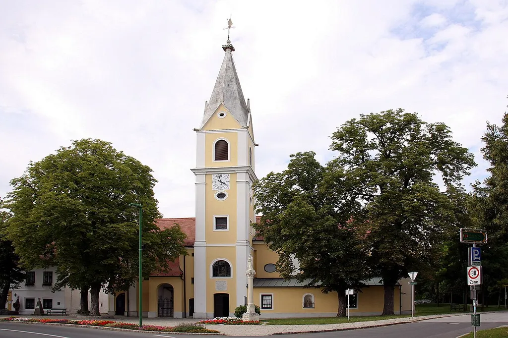 Denkmalgeschützte römisch-katholische Pfarrkirche in Pöttsching.