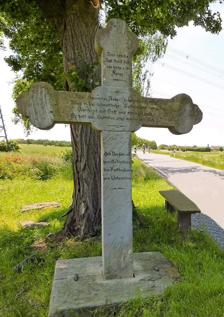Wetterkreuz am westlichen Ortsrand von Wetterzeube OT Haynsburg
