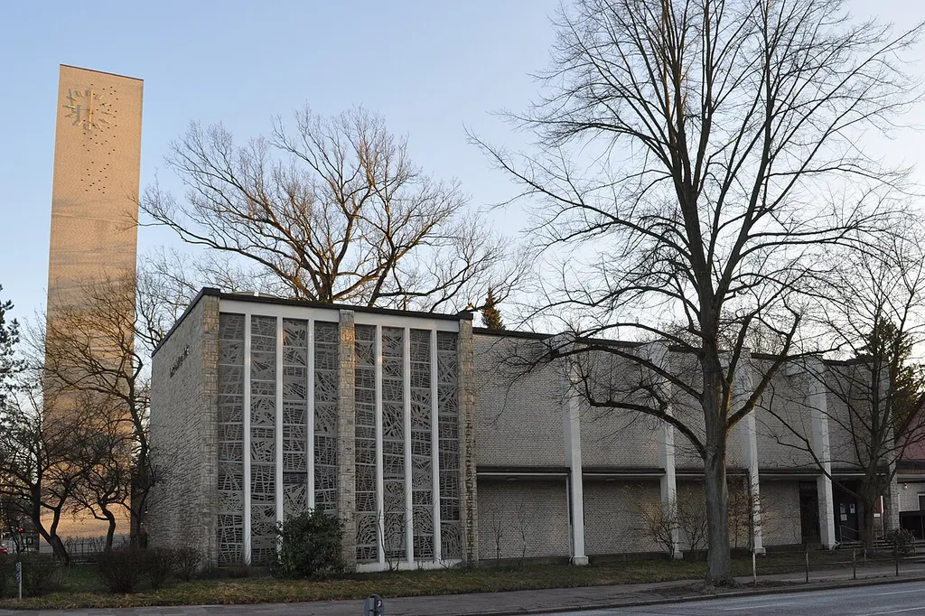 Martin-Luther-Kirche in Hamburg-Alsterdorf. Fertigstellung 1959. Architekt Henry Schlote