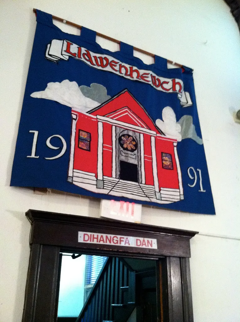 Banner and signage in Welsh at the Welsh Presbyterian Church (Los Angeles) in 2011.