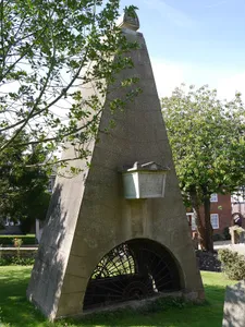 Monument To William And Agnes Loudon, In Churchyard To Church Of St John The Baptist On South Side