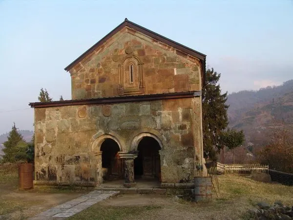 ლიხაურის ეკლესია
