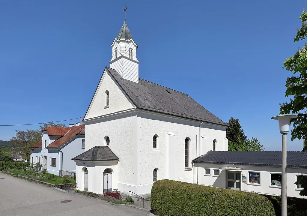 Southwest view of the church in Thomasroith.