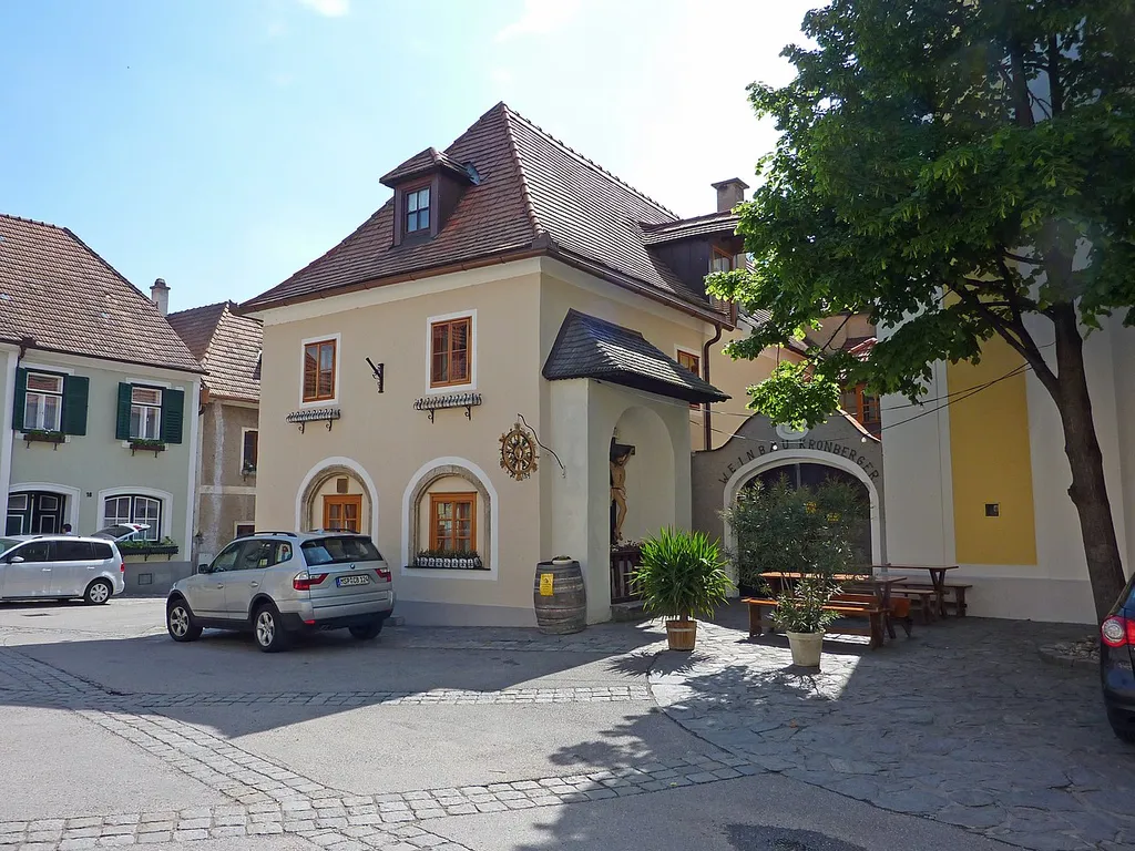 Wösendorf, Marktplatz 66, Weißenkirchen in der Wachau, Niederösterreich This media shows the protected monument with ObjektID 68108 in Austria. (Commons, de, Wikidata)