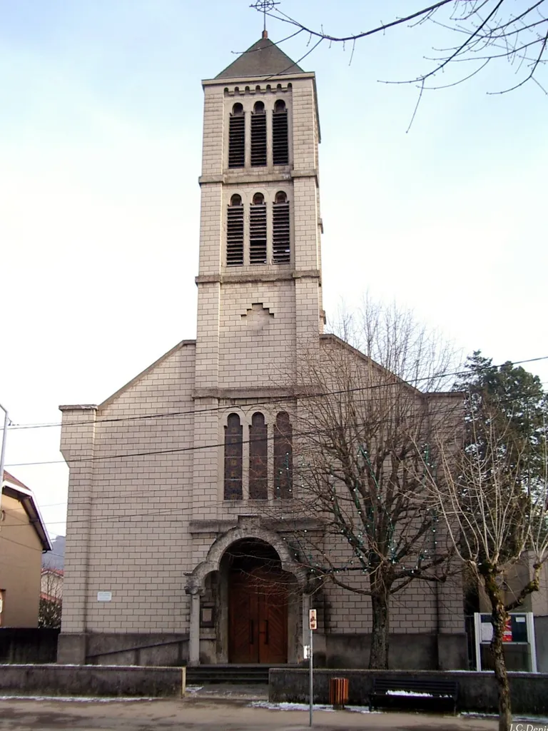 L'église à proximité de la gare d'Ambérieu-en-Bugey.