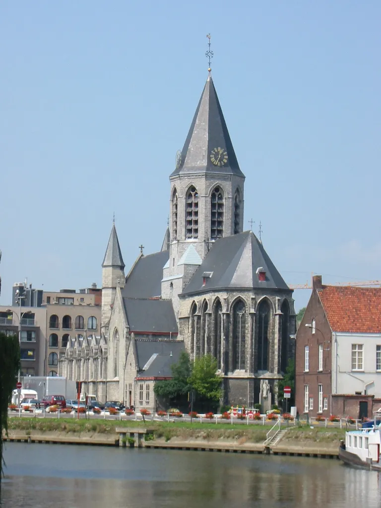 Onze lievevrouw-kerk te Deinze, Vlaanderen, België