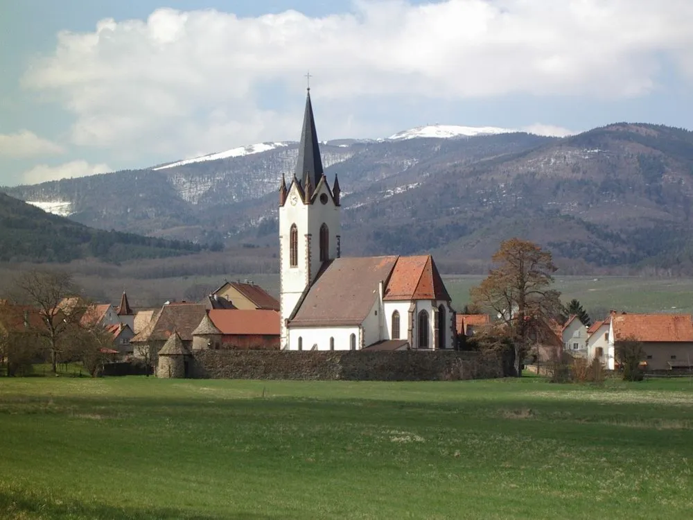 Hartmannswiller (Haut-Rhin), France - L'église Saint-Blaise et le cimetière fortifié du XVème s. Source: photo perso Rémi Stosskopf Date: 06-04-2006