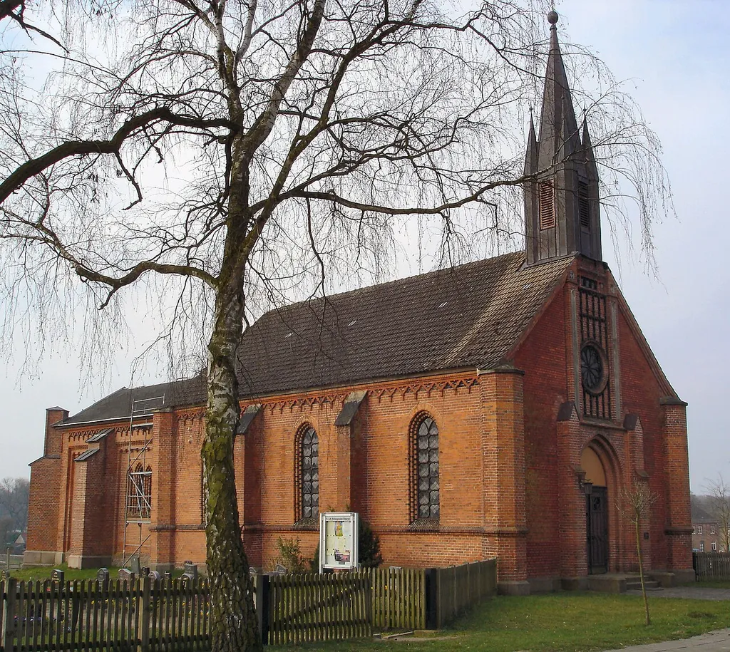 Kirche in Badow / Church in Badow (Mecklenburg-Western Pomerania)