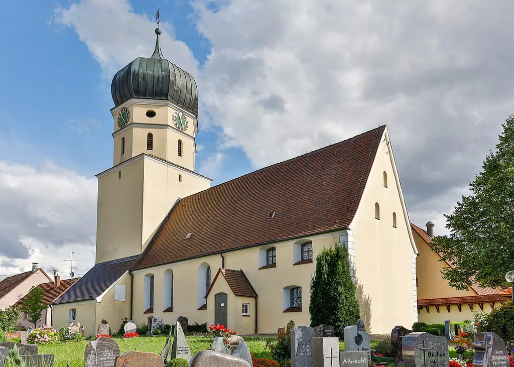 Nordwestansicht der Ulrichskirche.