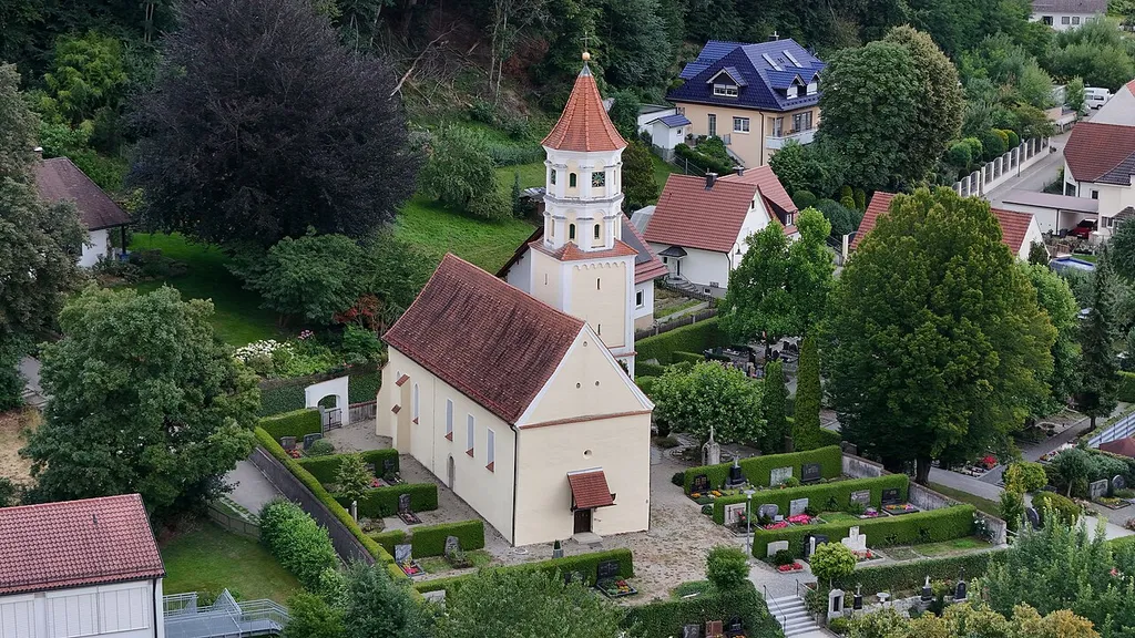 Luftaufnahme der Kirche Mariä Geburt in Altenstadt (Iller), Juli 2025