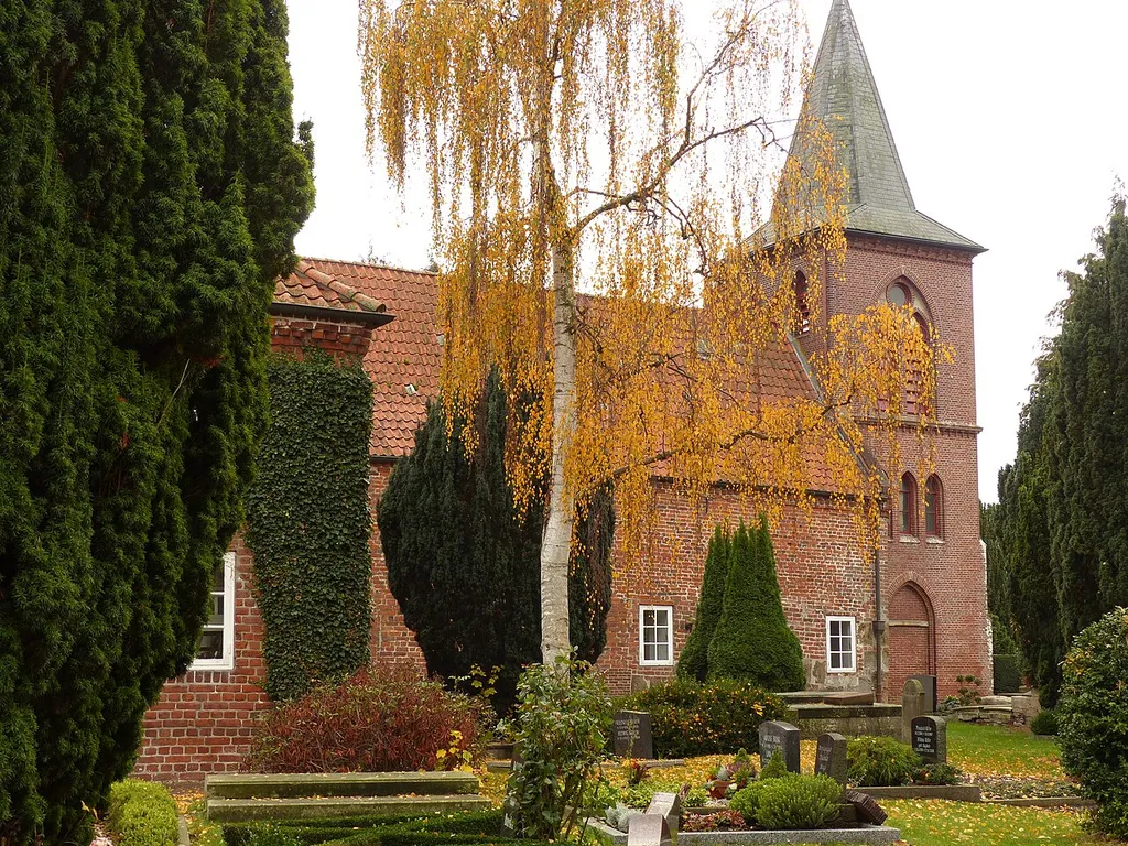 St.-Nicolai-Kirche in Elsfleth: Turm und Westflügel (altes Schiff) von Norden
