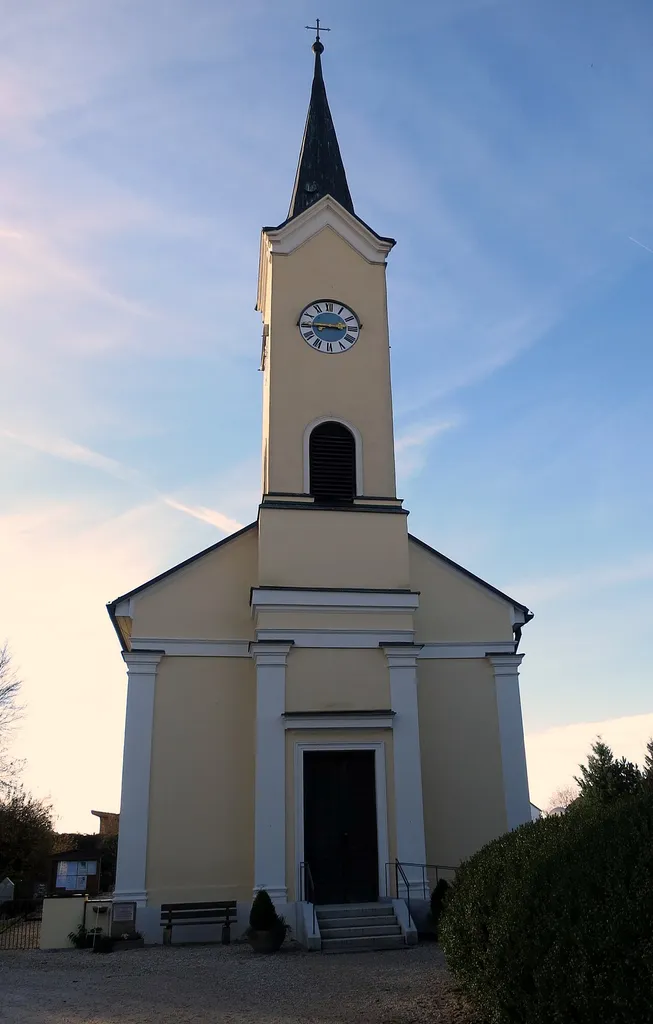 Turm ist in Fassade integriert
