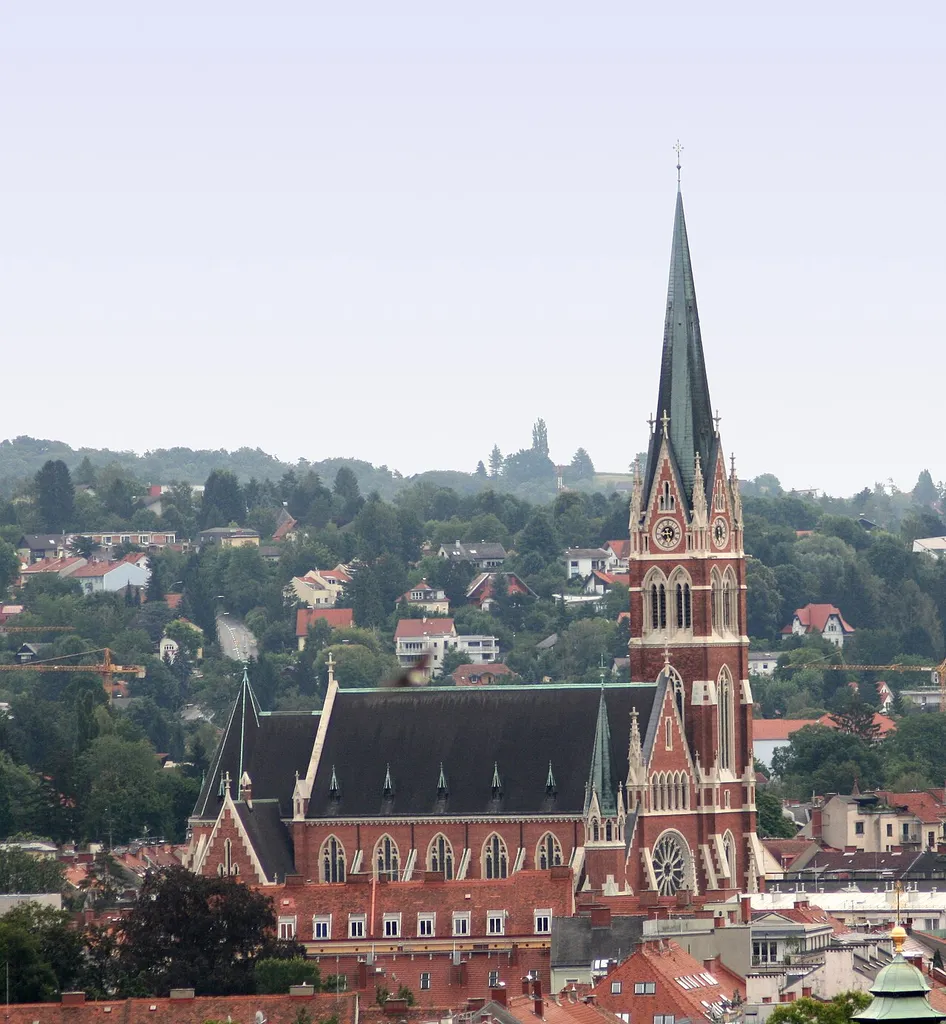 This photo from the Herz-Jesu church was taken from the Schlossberg with a Canon EOS 400D, 70-300mm objectif (168mm were used), 1/1250 and f/5.6