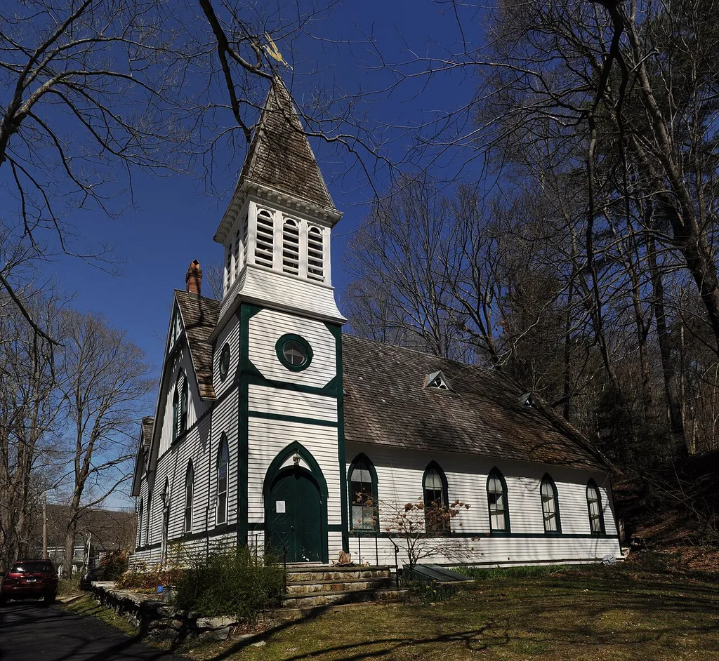 Congregational Chapel, West Cornwall, Connecticut. This rather closeup view was made with Hugin from several photos.