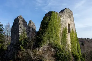 Derrie le Tchété, medieval castle ruins Löwenburg