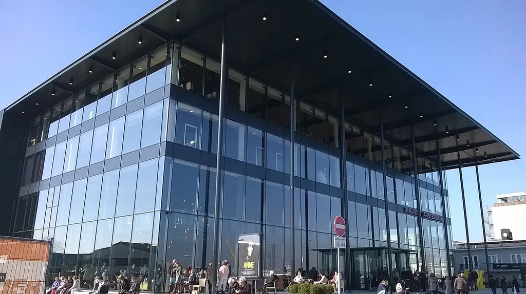 Dit theater is geopend op 8 mei 2014 vanwege de première van de musical Anne. Theater is gevestigd aan de Danzigerkade 5 in de Westelijke Houthavens