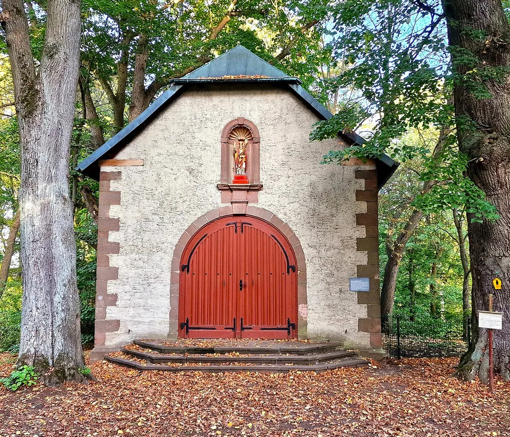 Friedenskapelle (Alte-Burg-Kapelle) zu Heilbad Heiligenstadt im Eichsfeld Die Kapelle befindet sich hinter dem Haus "Bleibe"