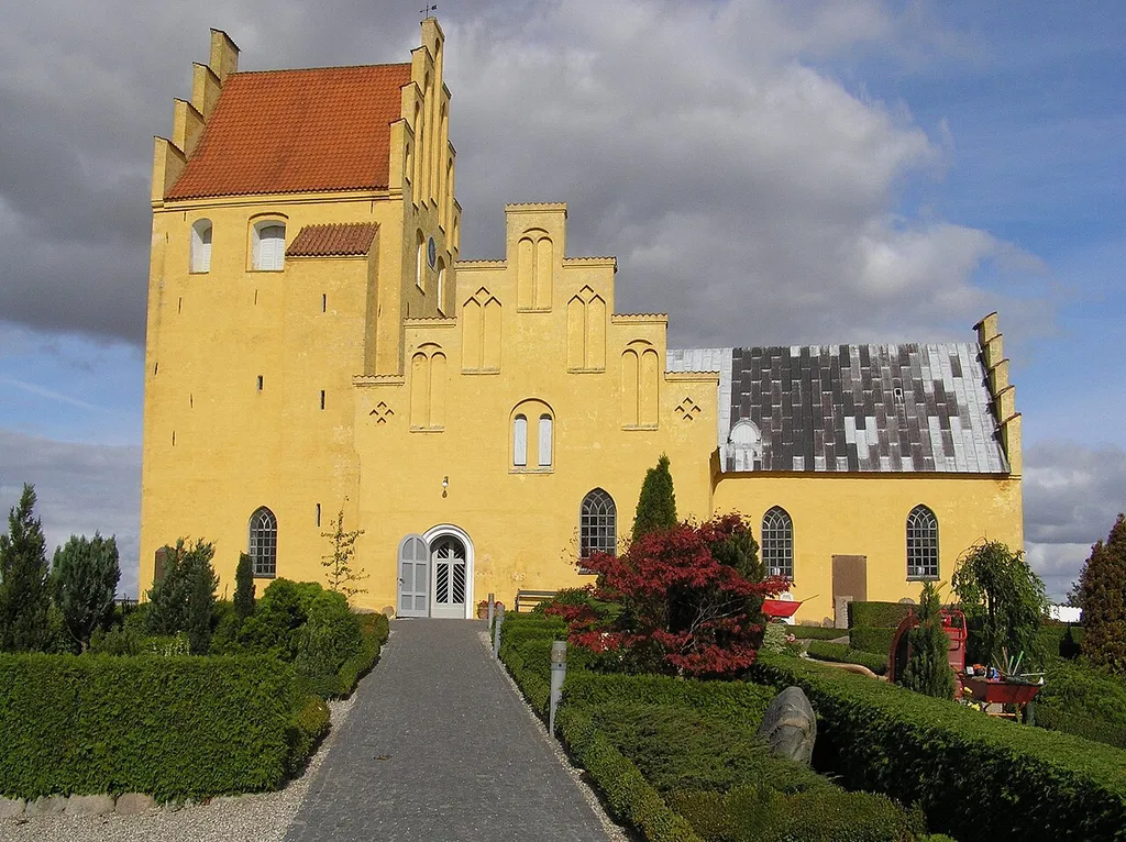 Højelse Kirke, Ll. Skensved