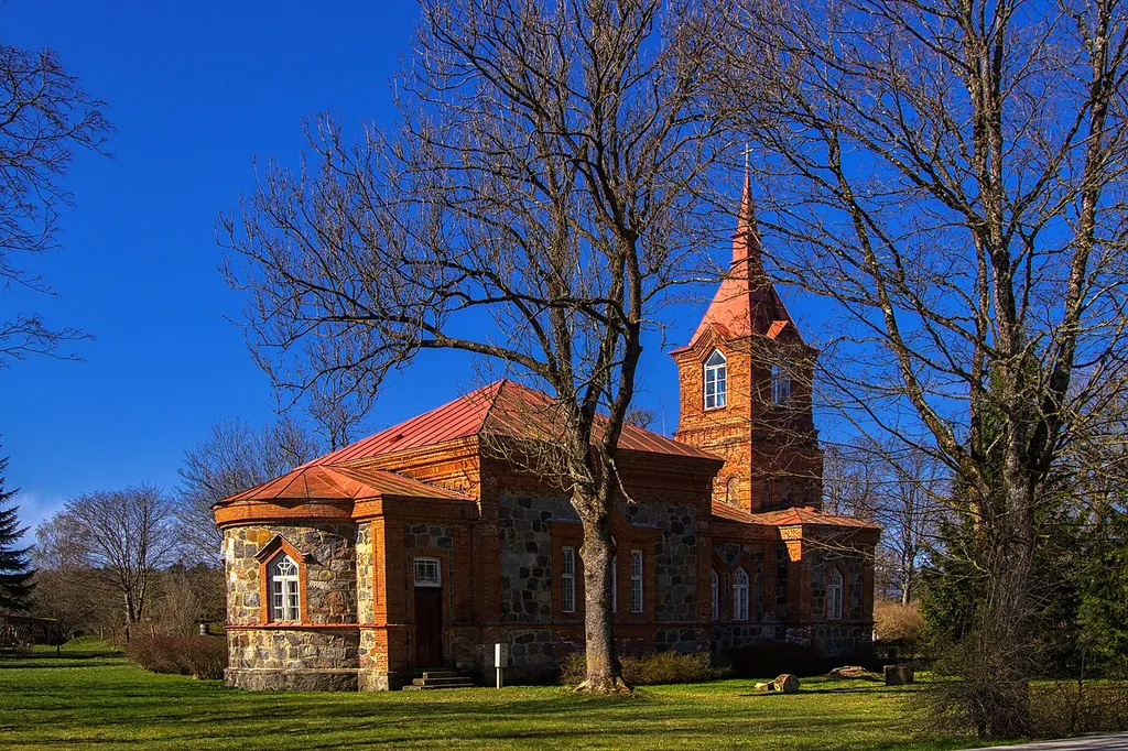Aizputes adventistu (bijusī pareizticīgo) baznīca