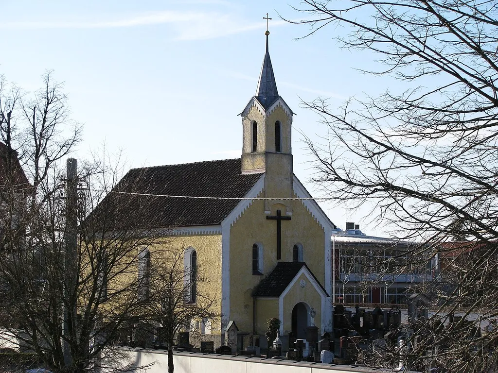 Friedhofskirche in Haag i.Obb, historistischer kreuzgratgewölbter Saalbau mit Lourdesgrotte und Dachreiter, 1830, neugotischer Ausbau 1890; mit Ausstattung; Friedhofsanlage, um 1830, mit Grabdenkmälern des späten 19. bis frühen 20. Jh.