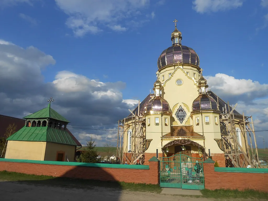 Самовільна "реставрація" церкви Пишківці
