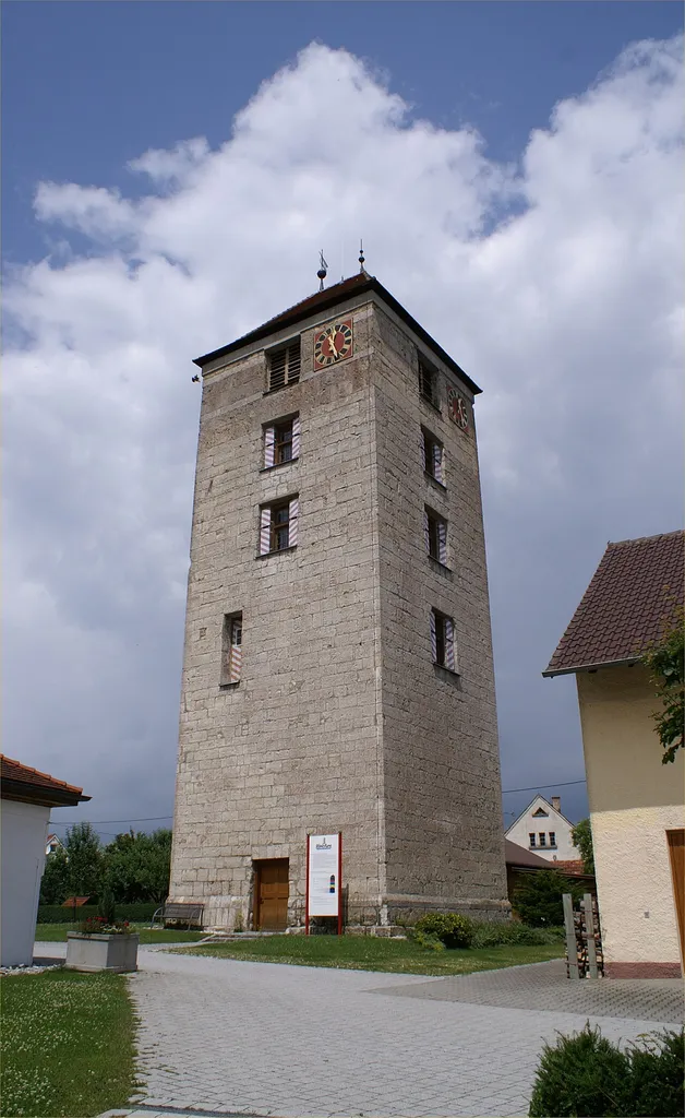 Der sog. Römerturm ist der Bergfried der ehemaligen Burg Emerkingen im heutigen Alb-Donau-Kreis.