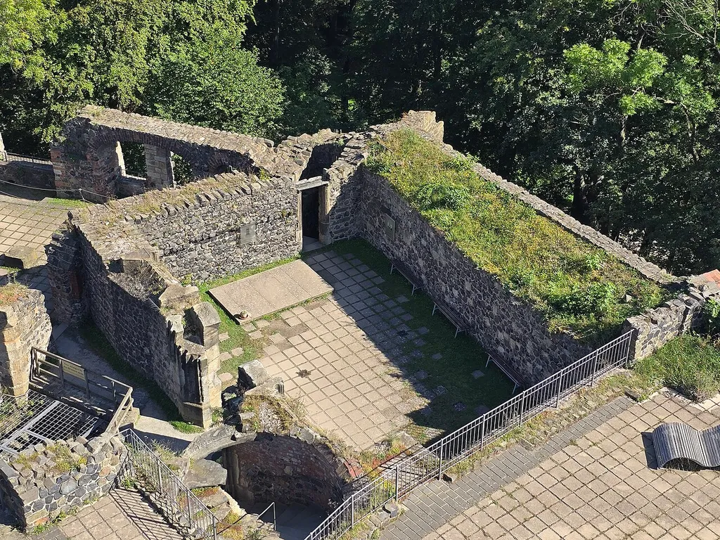 Stolpen Castle; ruins of the castle chapel, with the basalt fountain to the left