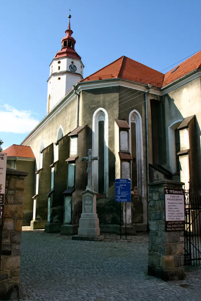 Biała (dodatkowa nazwa w j. niem. Zülz) – to miasto w woj. opolskim, w powiecie prudnickim.