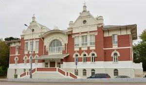 Vorobyovy Gory railway station main building