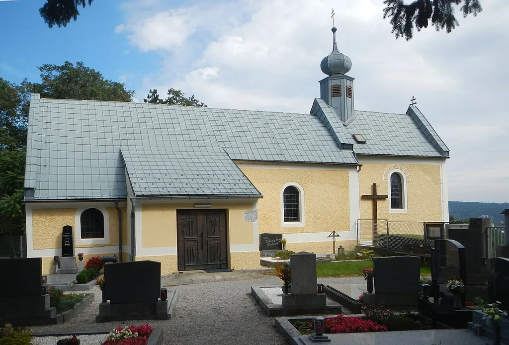 Kath. Filialkirche Hl. Gertrud und Friedhof