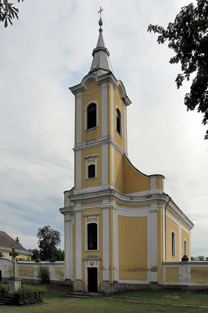 Roman Catholic Church, Előszállás, built in 1778-79.