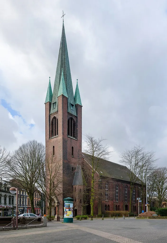 High resolution stitching of church "Gnadenkirche" in Mülheim-Heißen