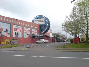 New Lynn Village 8