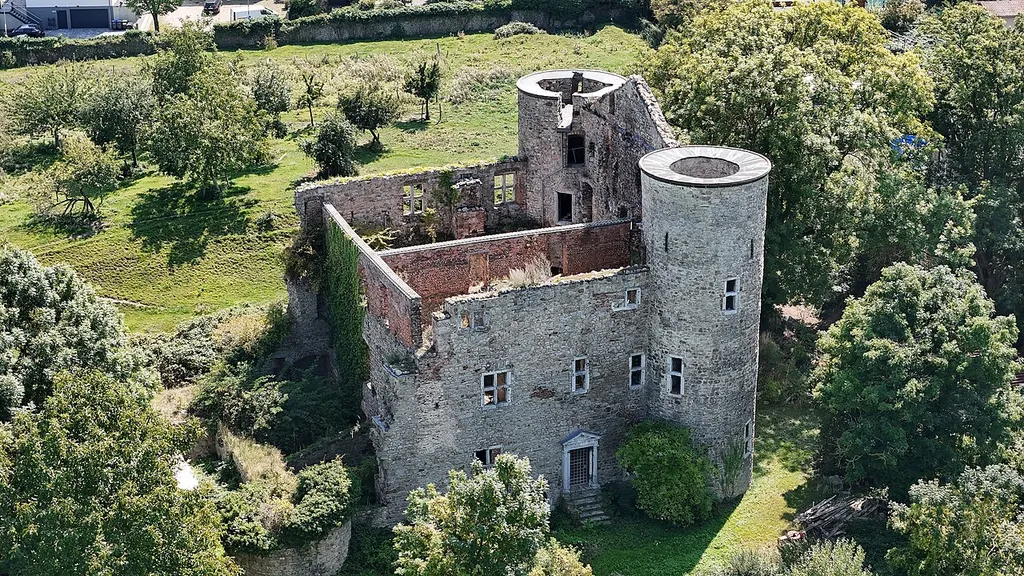Luftaufnahme der Ruine der Burg Nothberg