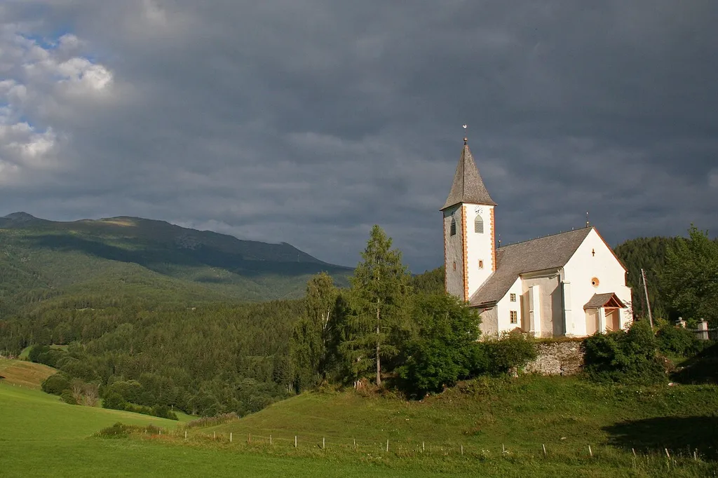 Kath. Pfarrkirche hl. Martin und Friedhof mit Initienkapellen