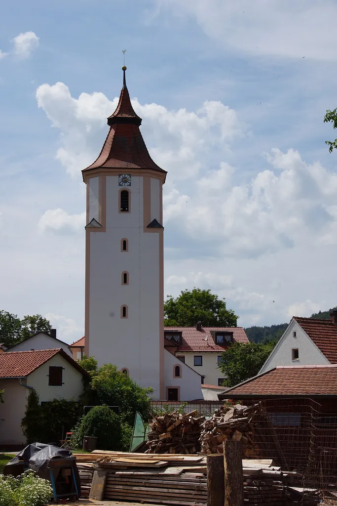 Die katholische Filialkirche St. Michael in Biberbach bei Beilngries