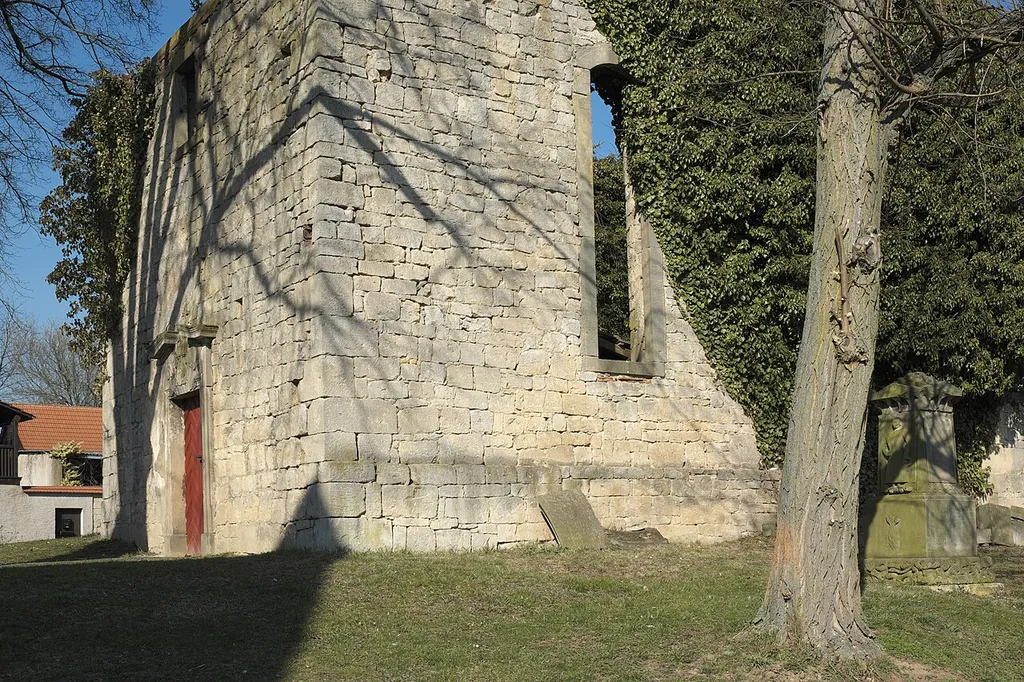 Kirchenruine in Dietrichsroda, einem Ortsteil von Balgstädt im Burgenlandkreis in Sachsen-Anhalt/Deutschland