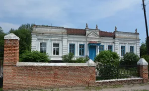 House of the priest of Saint George church, Okhtyrka