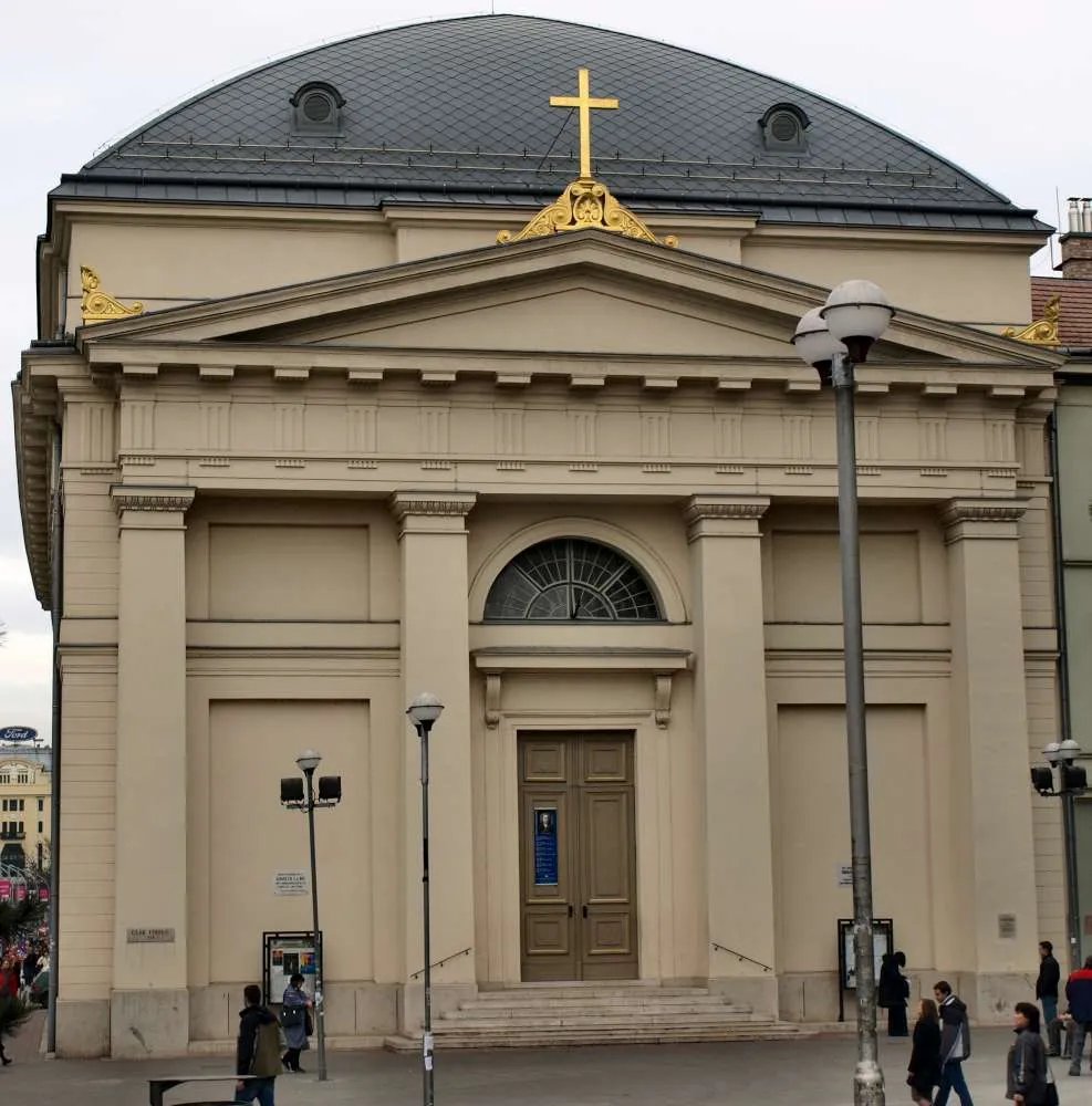 Deák téri evangélikus templom. Épült Pollack Mihály tervei szerint 1799-1808 között. Főhomlokzat: Hild József, 1836)