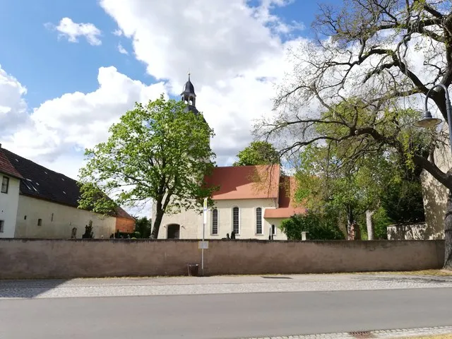 Kirche Dautzschen im Mai 2020