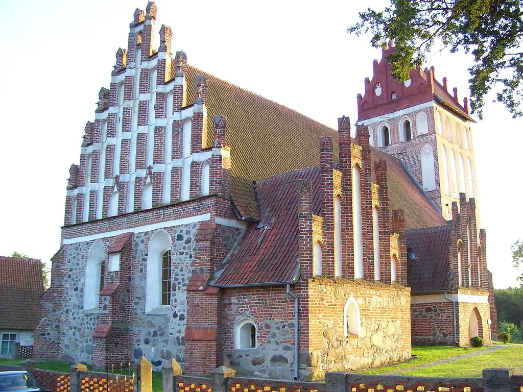 The church in Mołtajny, view from NE