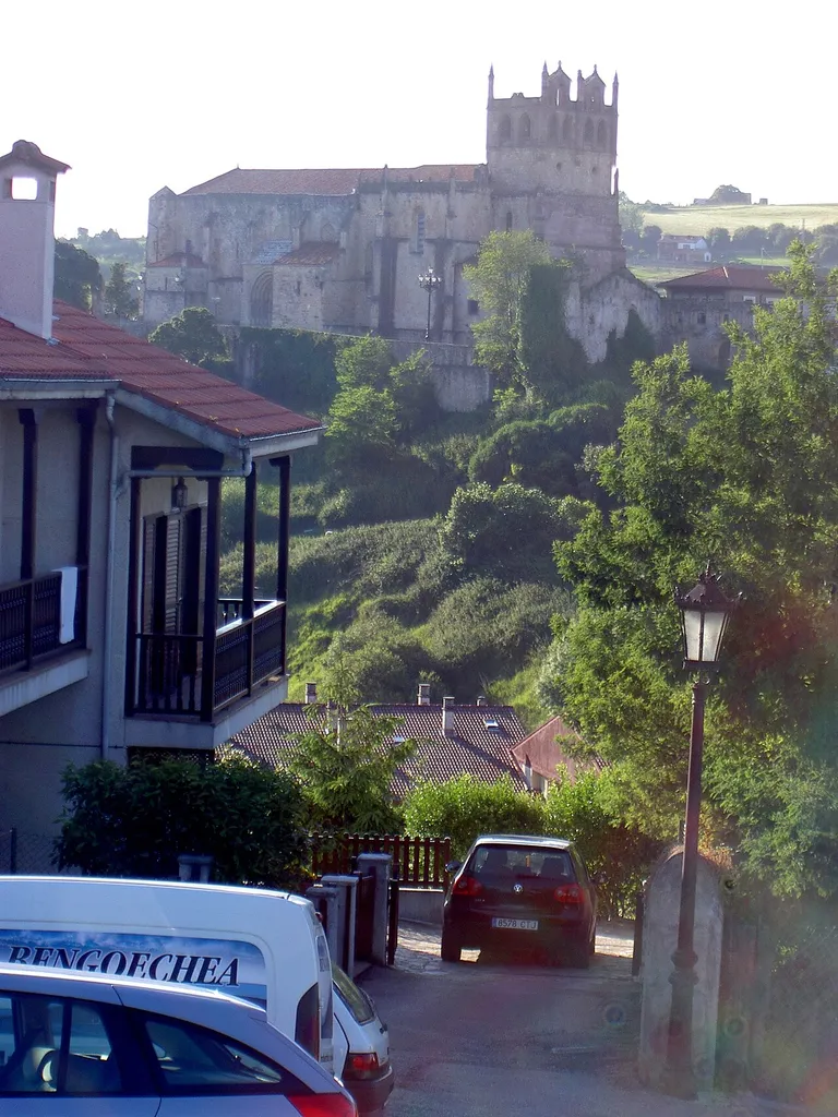 Die Kirche Iglesia de Santa María de los Ángeles in San Vicente dela Barquera