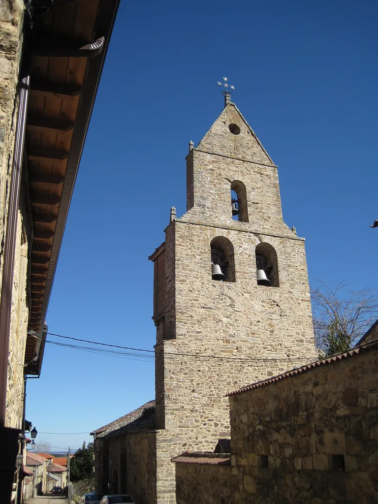 Vista parcial de la iglesia de Rabanal del Camino, en León (España).