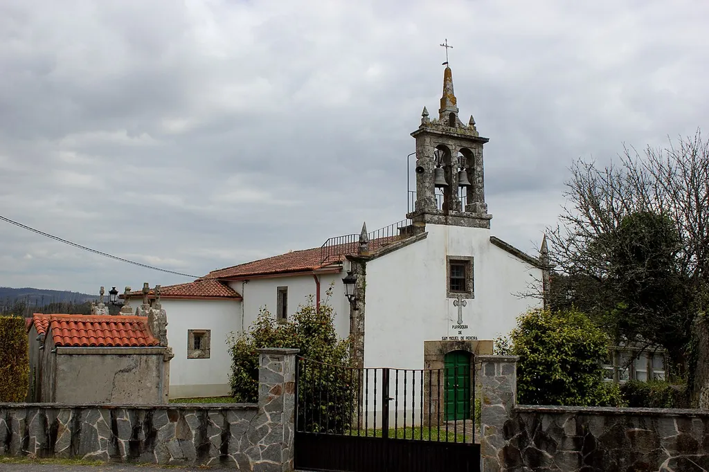 Igrexa de Pereira, O Pino.