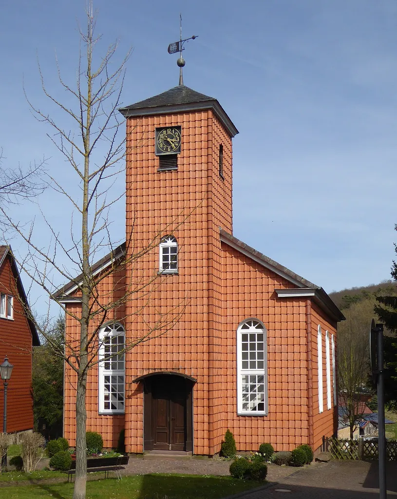 Evangelische Kirche in Dohrenbach, Stadt Witzenhausen, Nordhessen. Fachwerkbau mit Ziegelbehang