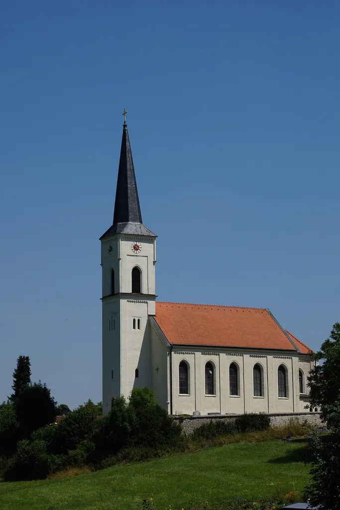 Die katholische Pfarrkirche Mariä Opferung in Kirchanhausen