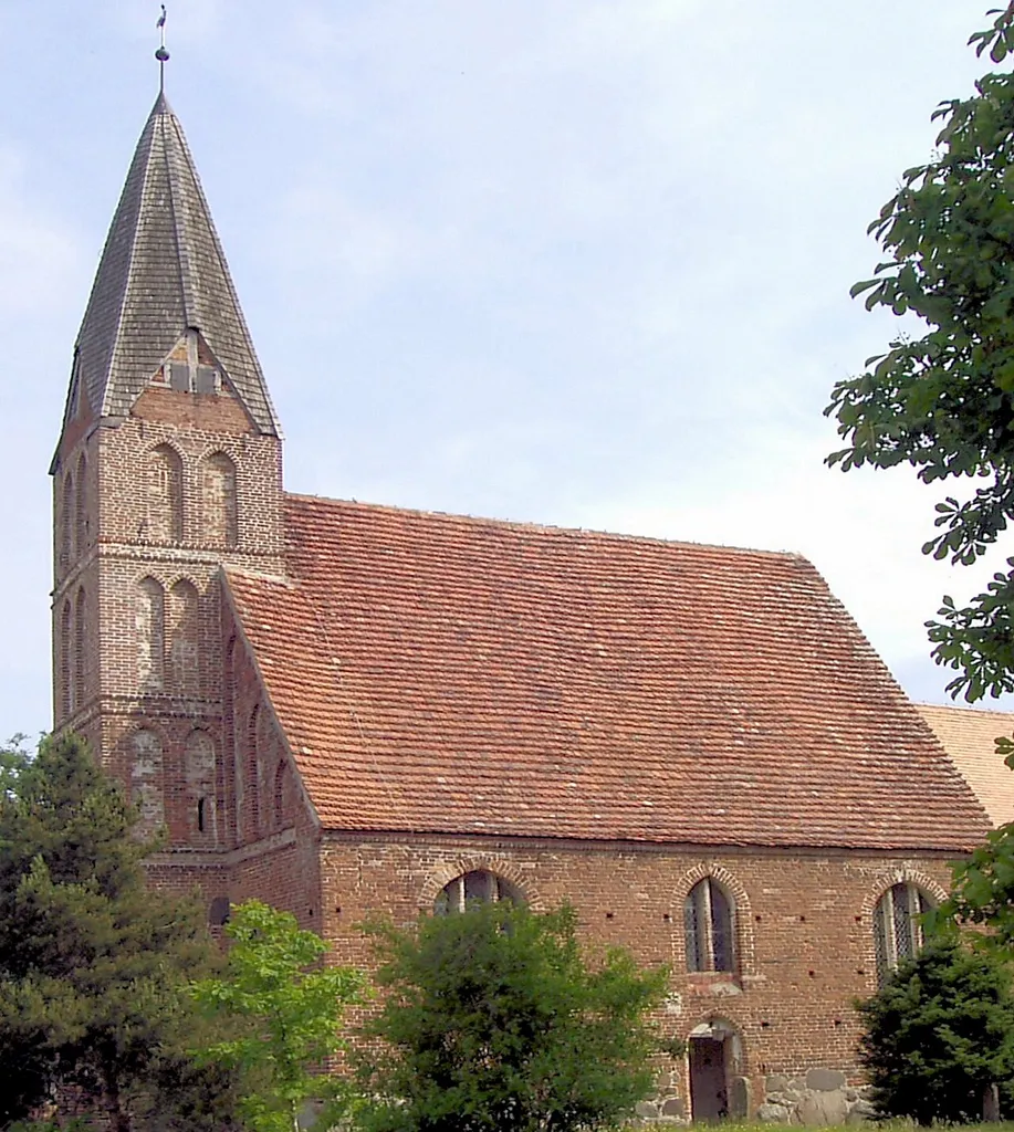 Backsteinkirche St. Johannis in Zirkow auf Rügen