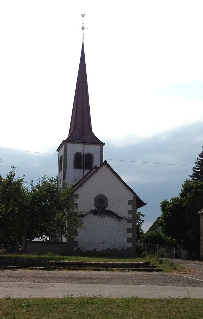 L'ancienne église de Montbrelloz dans la commune fribourgeoise de Vernay en Suisse.