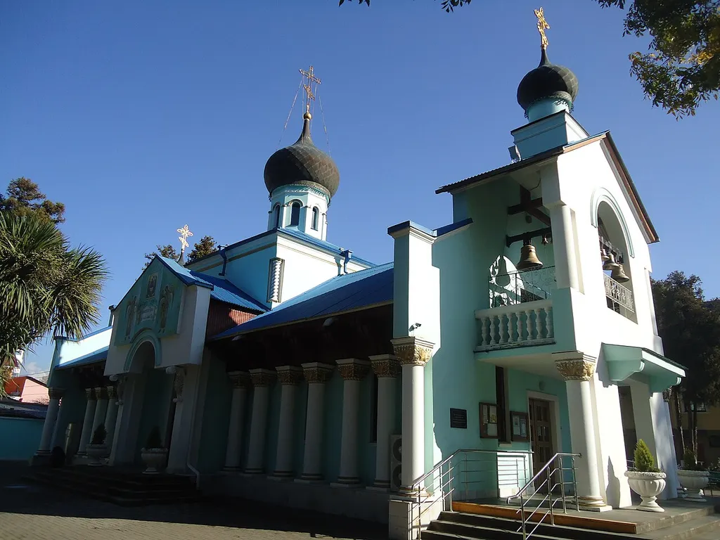 Храм Живоначальной Троицы в Адлере