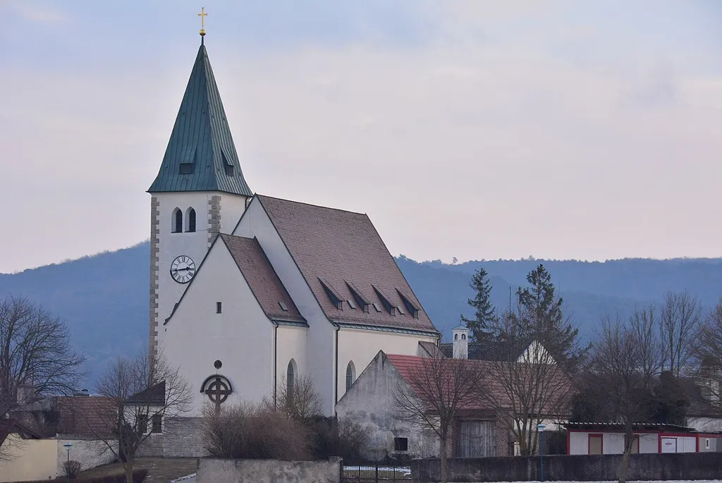 Die Kirche von Grillenberg vom Friedhof aus